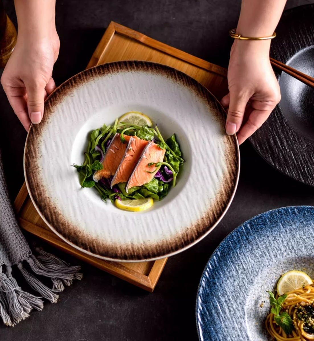 Creative Embossed Black Spaghetti Straw Hat Plate