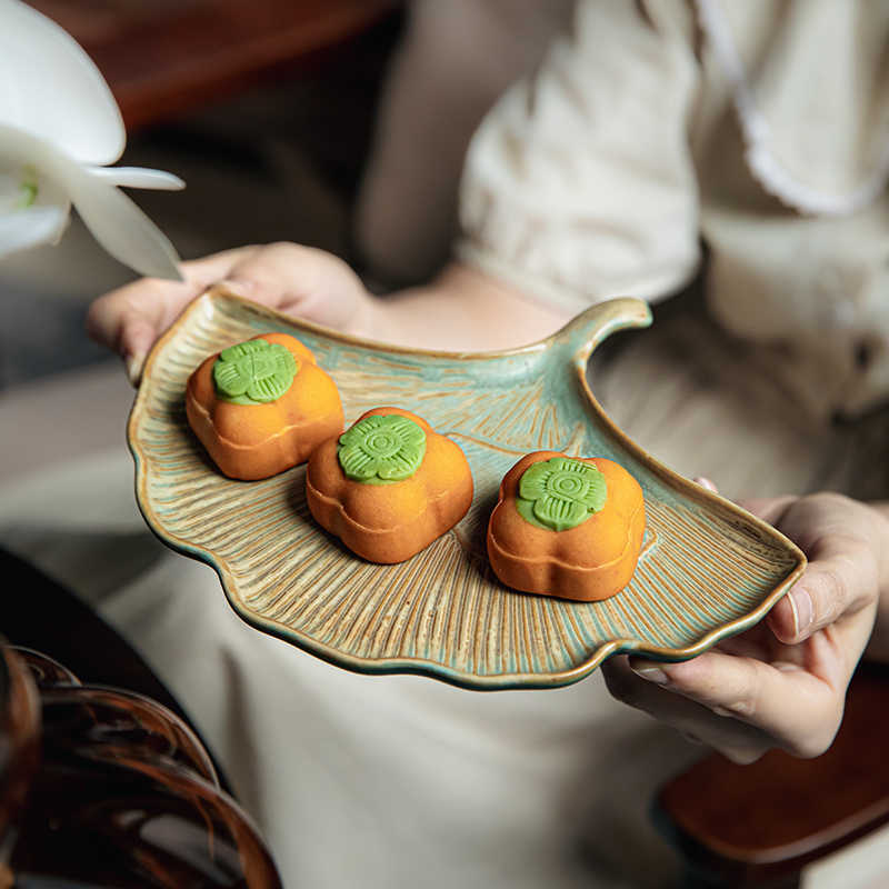 Stoneware Fan-shaped Plate