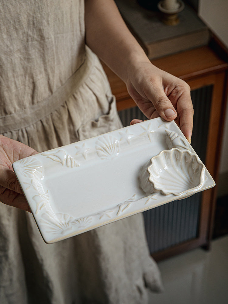 Keramička ploča u obliku školjke