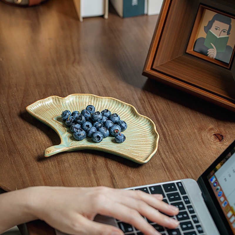 Stoneware Fan-shaped Plate