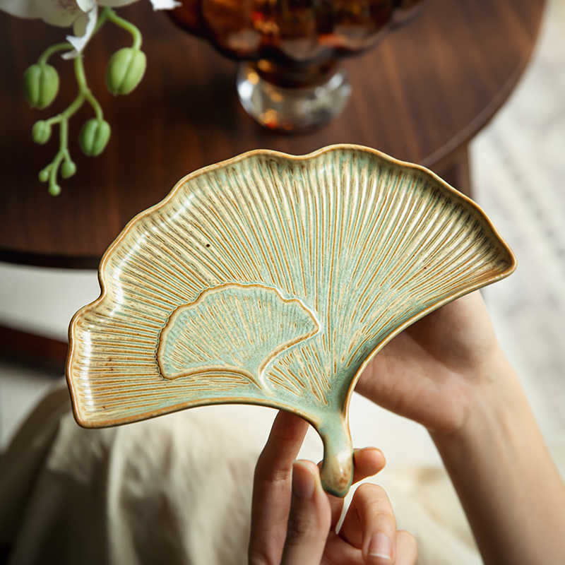 Stoneware Fan-shaped Plate