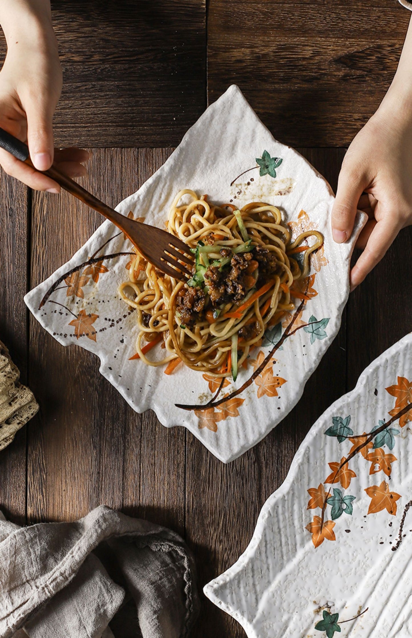 Hand-painted Ceramic Special-shaped Plate