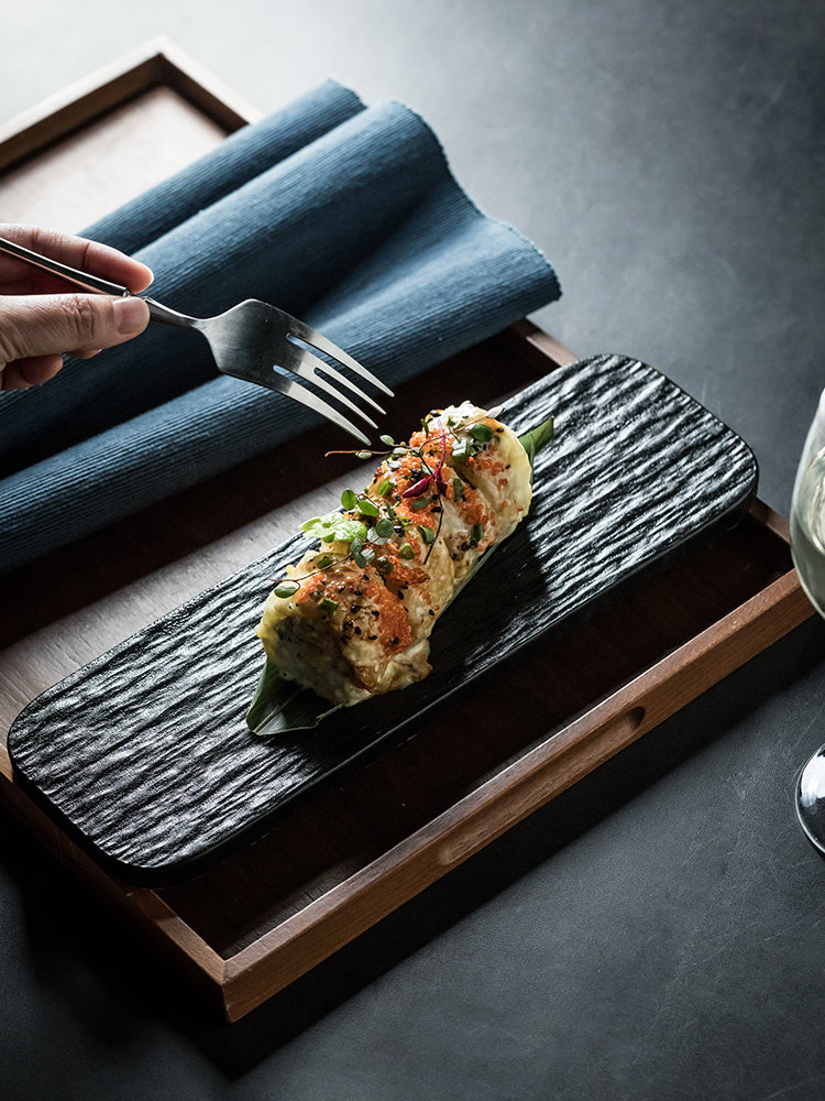 Dugi tanjur sushi roštilj sashimi ljuljački tanjur